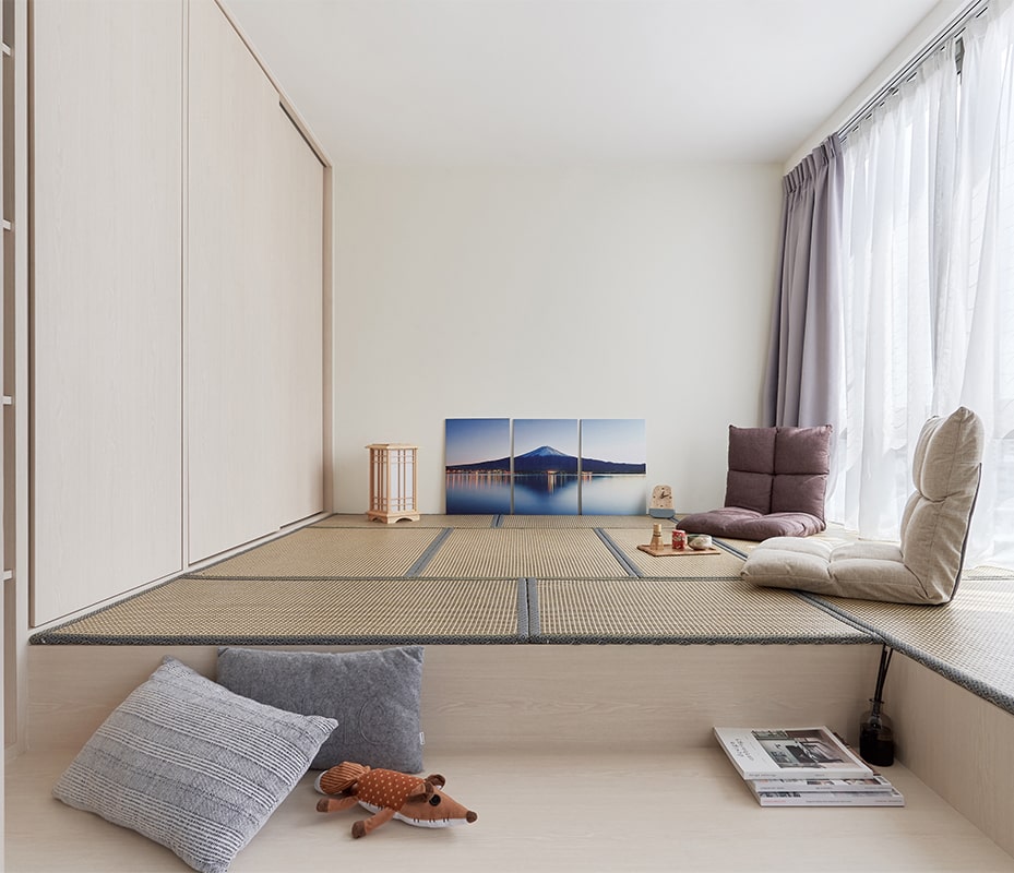 This Bedroom Has A Tatami Platform Bed Hidden Storage